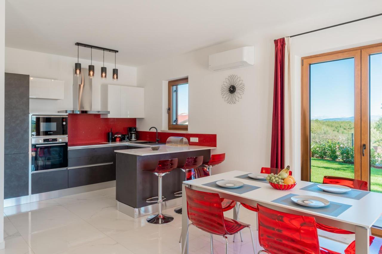 Villa Atop The Village With Stunning View Vizinada Bagian luar foto