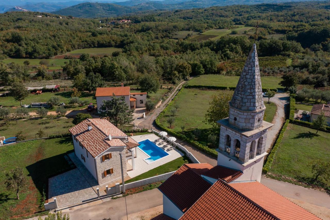 Villa Atop The Village With Stunning View Vizinada Bagian luar foto