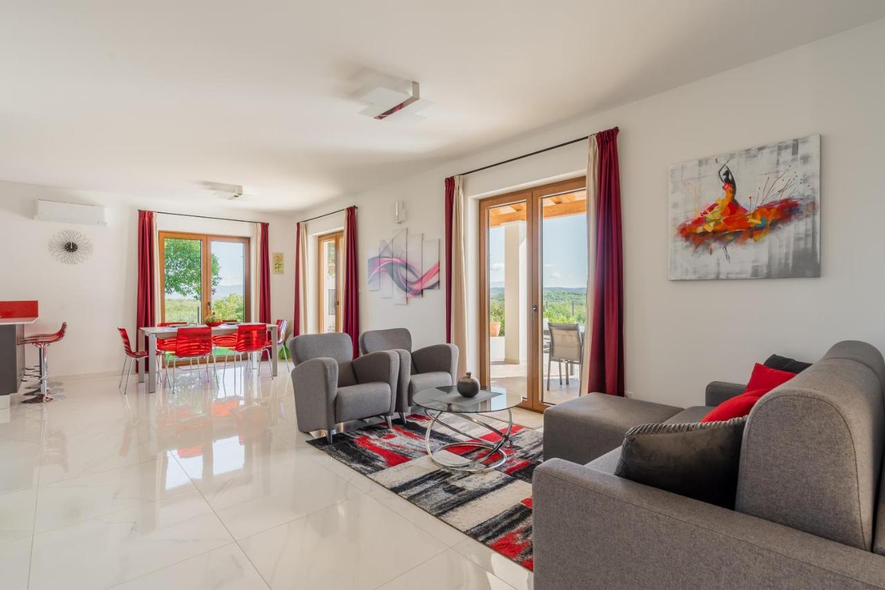 Villa Atop The Village With Stunning View Vizinada Bagian luar foto