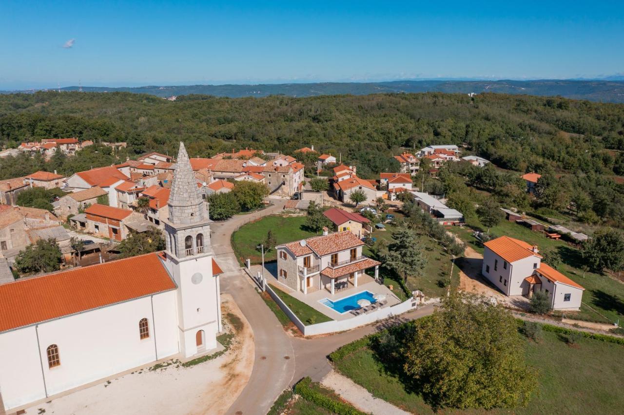 Villa Atop The Village With Stunning View Vizinada Bagian luar foto