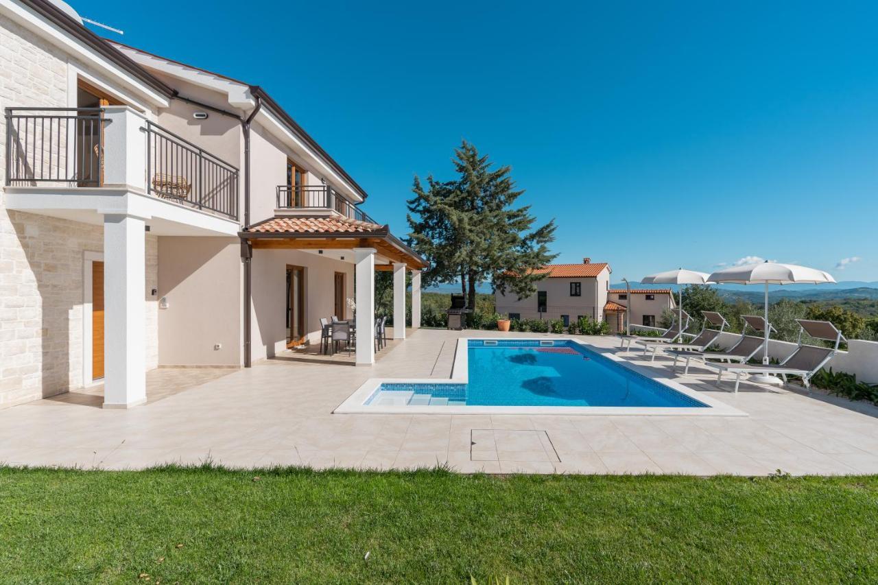 Villa Atop The Village With Stunning View Vizinada Bagian luar foto
