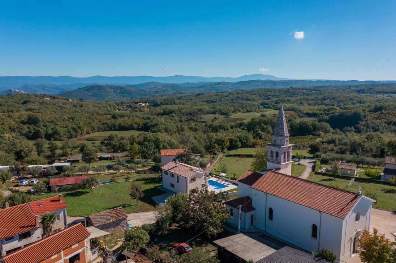 Villa Atop The Village With Stunning View Vizinada Bagian luar foto