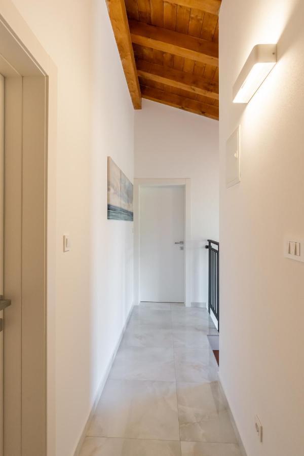 Villa Atop The Village With Stunning View Vizinada Bagian luar foto