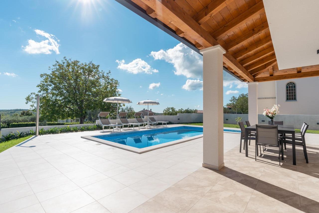 Villa Atop The Village With Stunning View Vizinada Bagian luar foto