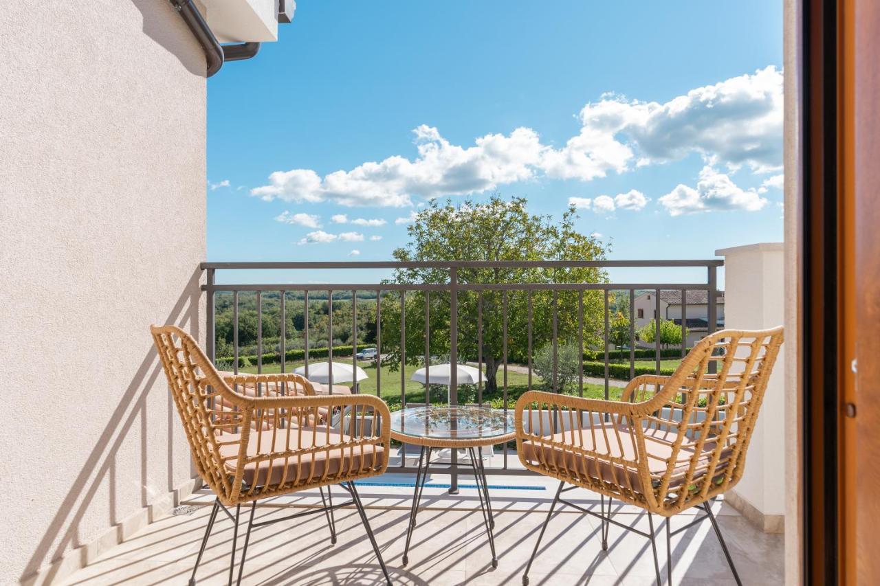 Villa Atop The Village With Stunning View Vizinada Bagian luar foto