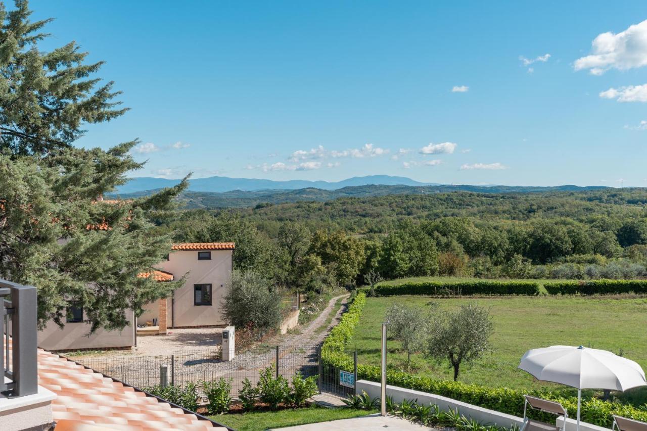 Villa Atop The Village With Stunning View Vizinada Bagian luar foto