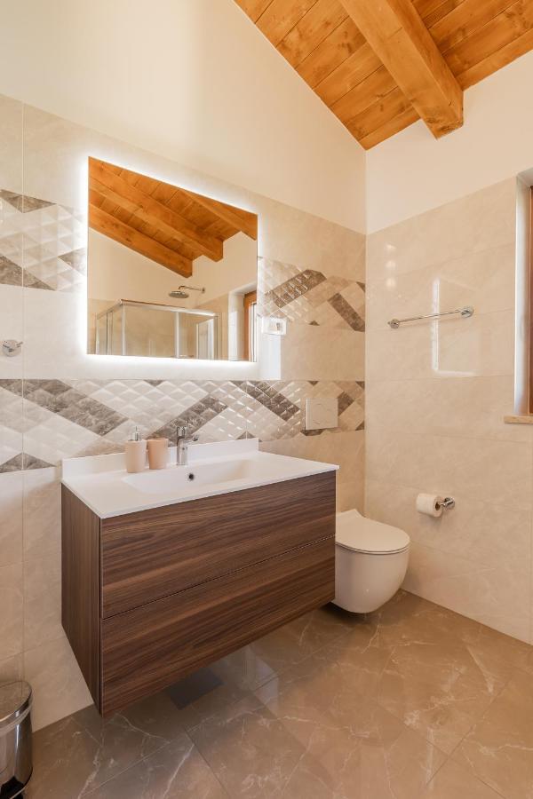 Villa Atop The Village With Stunning View Vizinada Bagian luar foto