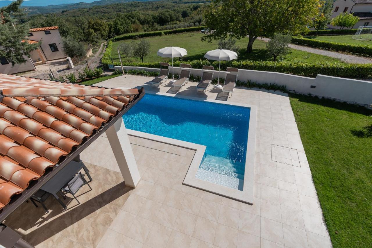 Villa Atop The Village With Stunning View Vizinada Bagian luar foto