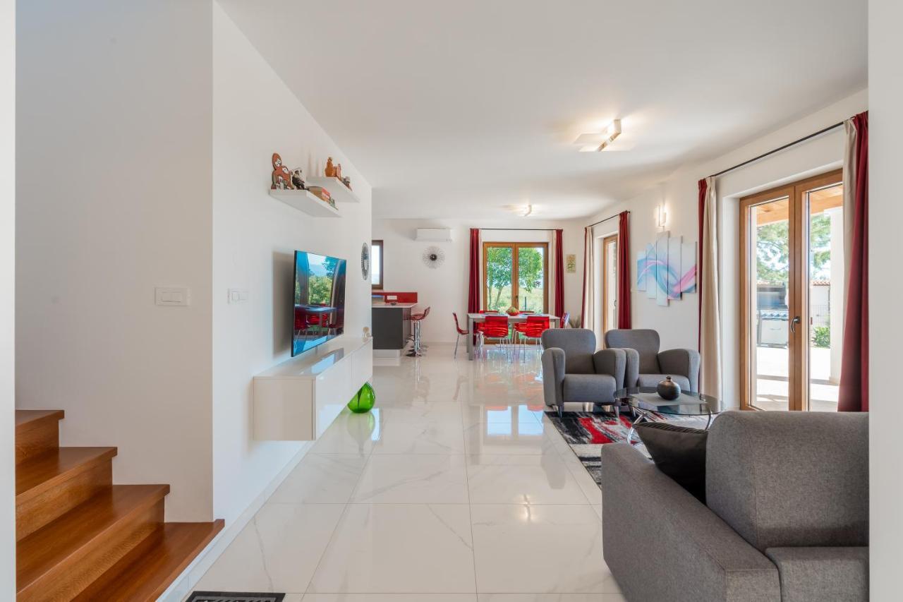 Villa Atop The Village With Stunning View Vizinada Bagian luar foto
