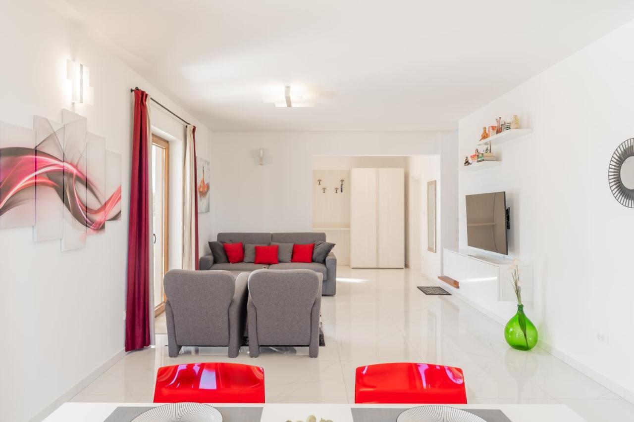 Villa Atop The Village With Stunning View Vizinada Bagian luar foto
