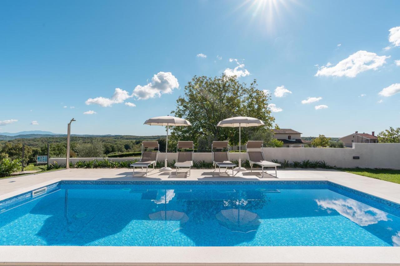 Villa Atop The Village With Stunning View Vizinada Bagian luar foto